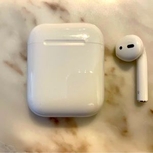 AirPod 2nd Generation RIGHT STEM with Charging Case